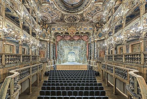 Bild: Altes Schloss Eremitage, Grottenfassade